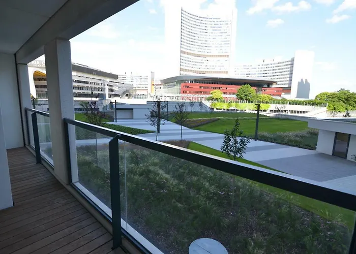 With Parking On Premise * Viena