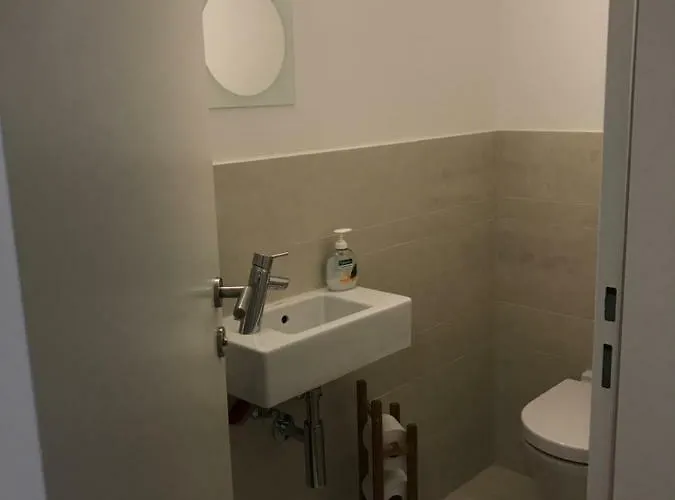With Parking On Premise * Viena