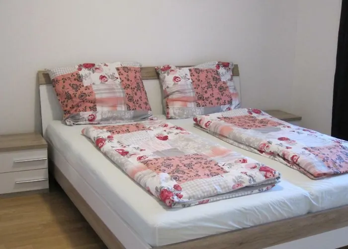 With Parking On Premise * Viena