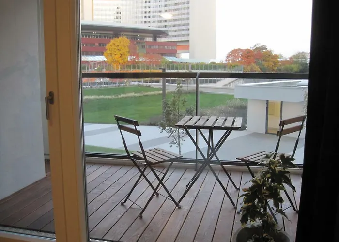 With Parking On Premise * Viena