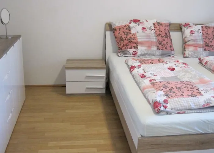 With Parking On Premise * Viena